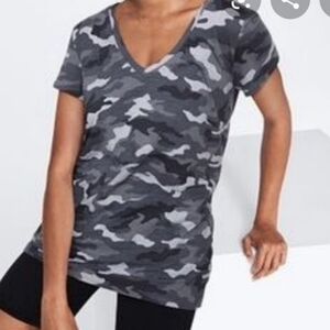 VS PINK PERFECT CREW CAMO V NECK TEE